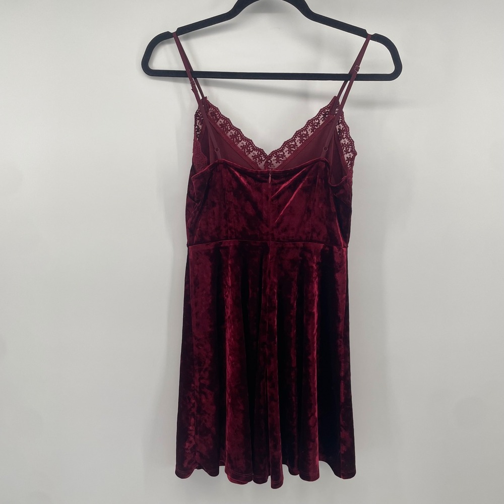 Forever 21 Velvet Mini Dress Womens Medium Burgundy Lace Trim Fit Flare Holiday - Picture 3 of 9